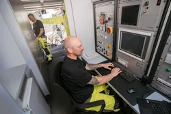 Schlammsaugen und Entschlammung Regenrückhaltebecken